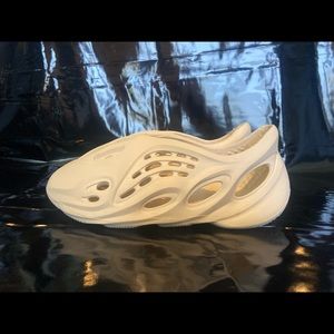 Size 8 - adidas Yeezy Foam Runner Sand